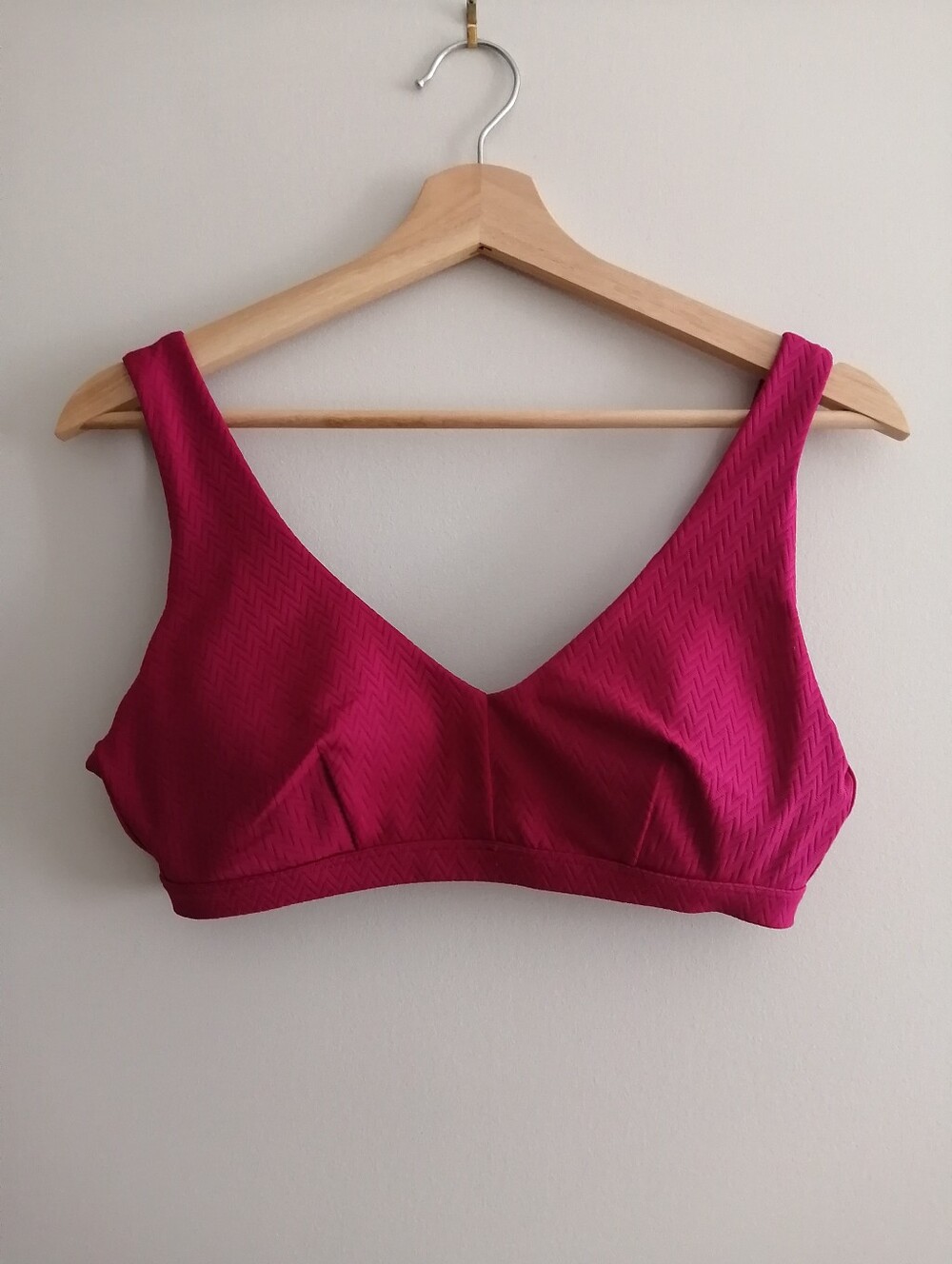 Lululemon Waterside Chevron V-Neck Swim Bikini Top Berry Pink C Cup